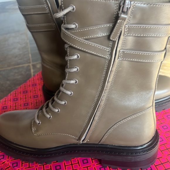Tory Burch T Hardware Olive Leather Combat Boots - size 10.5 - Picture 6 of 8